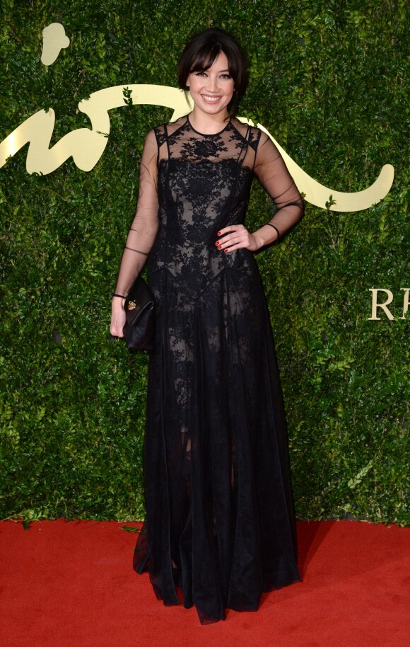 Daisy Lowe arrive aux British Fashion Awards à Londres le 2 décembre 2013