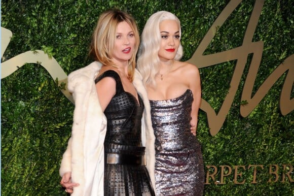 Kate Moss et Rita Ora complices à la cérémonie des British Fashion Awards à Londres le 2 décembre 2013