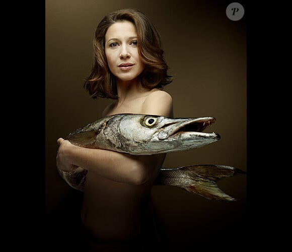 Caroline Ducey pose nue devant l'objectif de Denis Rouvre pour la campagne 2013 de Fishlove, fondation qui lutte contre le pillage des océans.