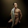 Emmanuel de Brantes pose nu devant l'objectif de Denis Rouvre pour la campagne 2013 de Fishlove, fondation qui lutte contre le pillage des océans.
