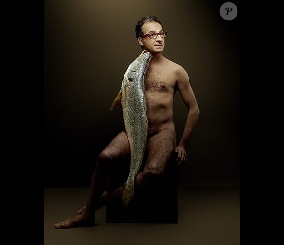 Emmanuel de Brantes pose nu devant l'objectif de Denis Rouvre pour la campagne 2013 de Fishlove, fondation qui lutte contre le pillage des océans.