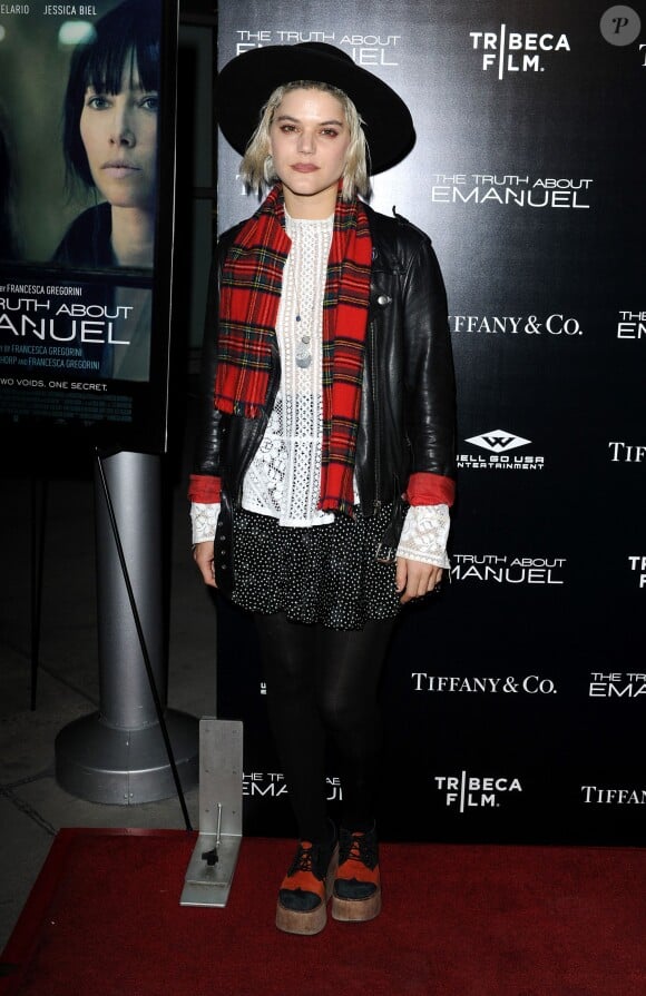 Soko à la première de The Truth About Emanuel aux ArcLight Hollywood, Los Angeles, le 4 décembre 2013.