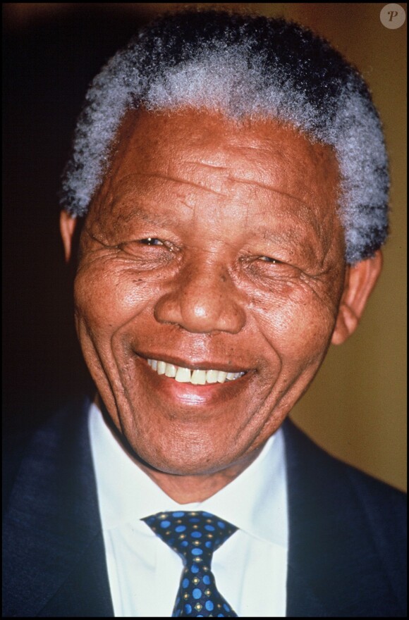 Nelson Mandela, souriant lors d'une visite au Royaume-Uni en 1993. Le leader sud-africain est mort le 5 décembre 2013.
