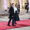 Manuel Valls ministre de l'Intérieur et sa femme Anne Gravoin lors du dîner du Sommet pour la paix et la sécurité en Afrique au palais de l'Elysée à Paris le 6 décembre 2013