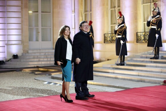 Jose Manuel Barroso président de la commission européenne et sa femme Maria lors du dîner du Sommet pour la paix et la sécurité en Afrique au palais de l'Elysée à Paris le 6 décembre 2013