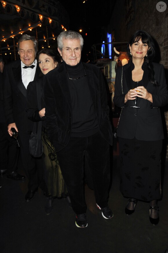 Anouk Aimée, Claude Lelouch et sa compagne Valérie Perrin lors du gala de la Fondation Mimi (La Baronne Myriam Ullens de Schooten) qui vient en aide aux personnes atteintes d'un cancer, au musée des Arts Forains à Paris, le 30 novembre 2013
