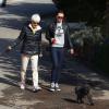 Amanda Bynes promène son chien avec sa mère Lynn Organ à Thousand Oaks, le 8 décembre 2013.