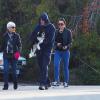 Amanda Bynes se promène avec ses parents à Thousand Oaks, le 6 décembre 2013.
