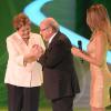 Fernanda Lima au côté de Sepp Blatter, de la présidente Dilma Rousseff et de Jérôme Valck lors du tirage au sort des poules de la coupe du monde qui se déroulera au Brésil en 2014, le 6 décembre 2013 à Costa do Sauipe