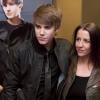 Justin Bieber et sa mère Pattie Mallette à la première du film Justin Bieber : Never Say Never, à Toronto, Canada, le 1er février 2011.