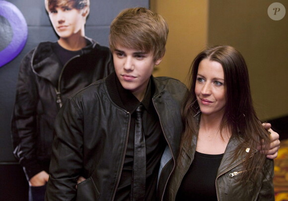 Justin Bieber et sa mère Pattie Mallette à la première du film Justin Bieber : Never Say Never, à Toronto, Canada, le 1er février 2011.