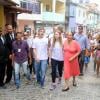 Chelsea Clinton et le présentateur télé Luciano Huck, visitent la favela Vidigal à Rio de Janeiro, le 9 décembre 2013.