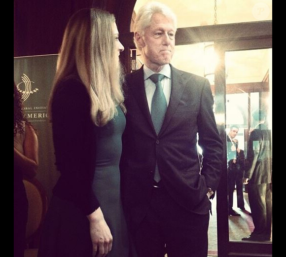 Chelsea Clinton et Bill au dîner de gala de la fondation Clinton Global Initiative, à Rio de Janeiro, décembre 2013.