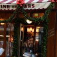 Poppy Montgomery et Shawn Sanford quittent le restaurant La Fontaine de Mars, dans le 7e arrondissement. Paris, le 9 décembre 2013.