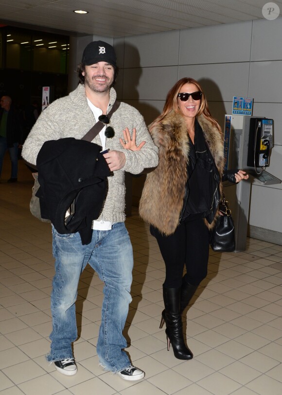 Poppy Montgomery et son chéri Shawn Sanford arrivent à l'aéroport Roissy Charles de Gaulle. Roissy, le 9 décembre 2013.