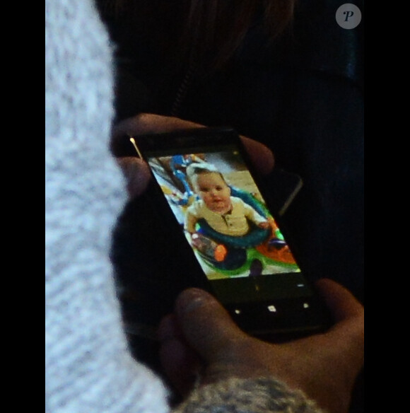 Poppy Montgomery et son chéri Shawn Sanford arrivent à l'aéroport Roissy Charles de Gaulle. Roissy, le 9 décembre 2013.