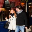 Poppy Montgomery et Shawn Sanford quittent le Café Laurent dans le 6e arrondissement. Paris, le 10 décembre 2013.