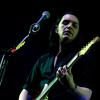 Placebo, avec ici le leader Brian Molko, en concert au Palais Omnisport de Paris-Bercy le 10 décembre 2013.