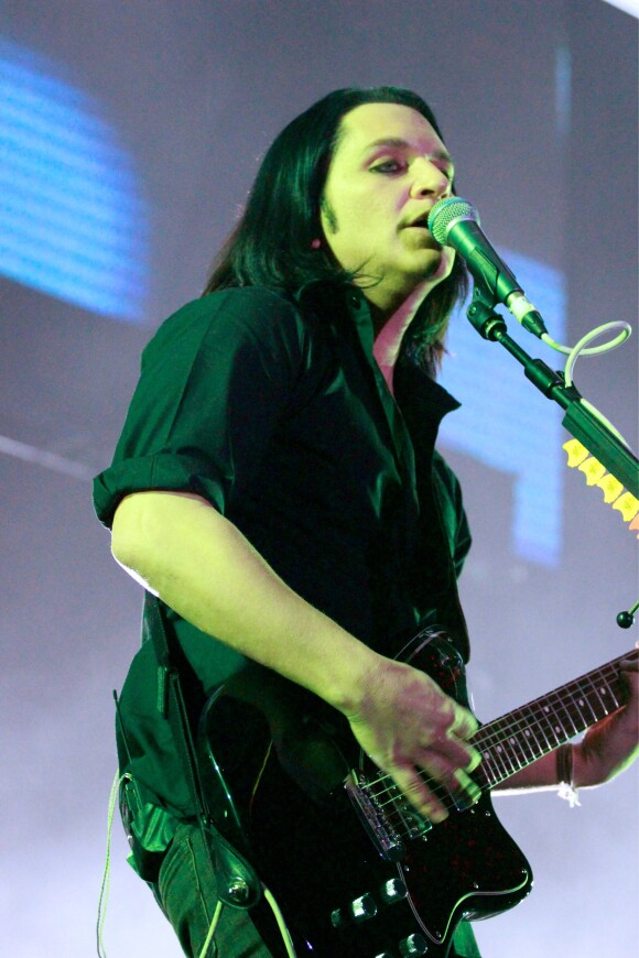 Le chanteur de Placebo, Brian Molko, en concert au Palais Omnisport de Paris-Bercy le 10 décembre 2013.