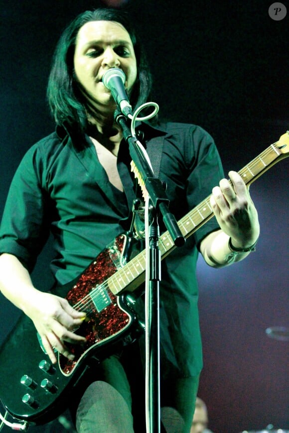 Brian Molko - Placebo en concert au Palais Omnisport de Paris-Bercy le 10 décembre 2013.