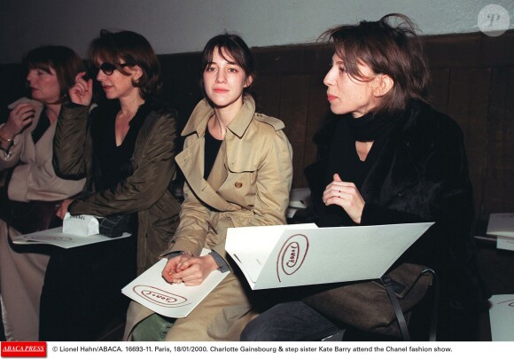 Charlotte Gainsbourg et Kate Barry à Paris, le 18 janiver 2000. 