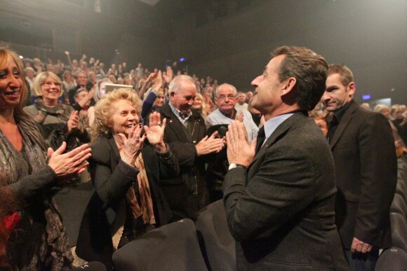 Nicolas Sarkozy ovationné à Sainte-Maxime le 7 décembre 2013 alors qu'il vient admirer sa belle Carla en concert
Photo exclusive