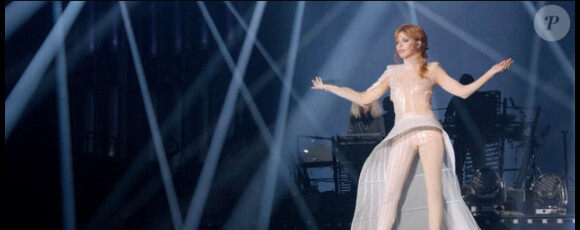 Mylène Farmer, dans le clip live de "Diabolique mon ange". Extrait du DVD Timeless 2013.