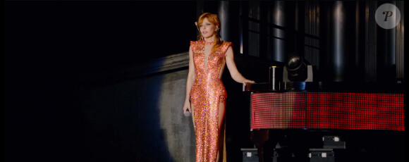 La chanteuse Mylène Farmer, dans le clip live de "Diabolique mon ange". Extrait du DVD Timeless 2013.