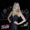 Elle Macpherson à la soirée 'Sun Military Awards' à Londres le 6 Decembre 2012.