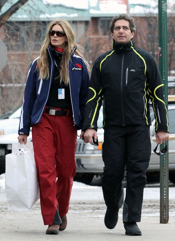 Elle Macpherson et Jeff Soffer à Aspen pendant leurs vacances d'hiver en décembre 2009