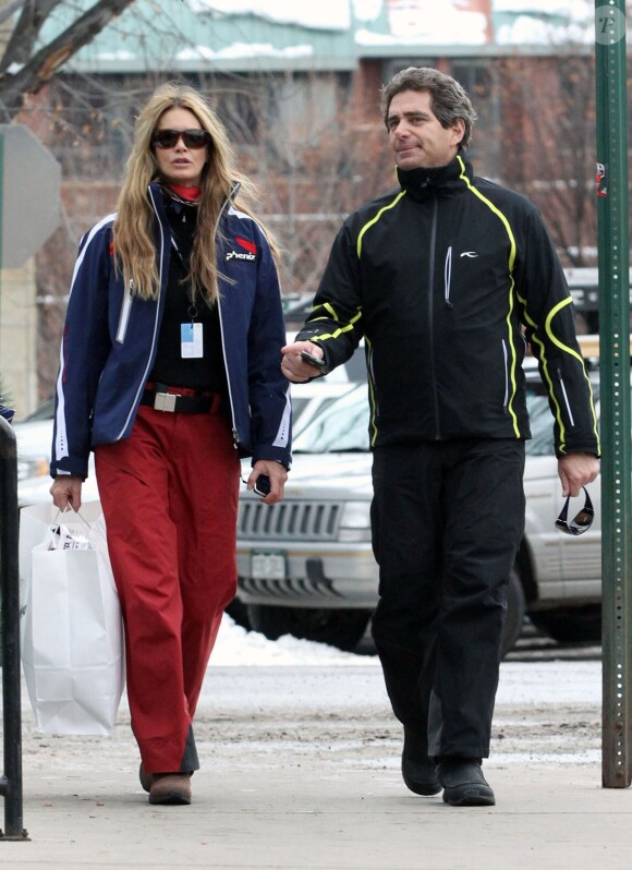 Elle Macpherson et Jeff Soffer à Aspen pendant leurs vacances d'hiver en décembre 2009