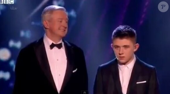 Louis Walsh et Nicholas McDonald sur le plateau de X Factor, le 15 décembre 2013.