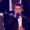 Nicholas McDonald chante Angel sur le plateau de X Factor, le 15 décembre 2013.
