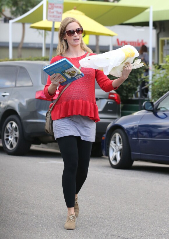 Exclusif - Emily Blunt enceinte à West Hollywood, le 3 décembre 2013