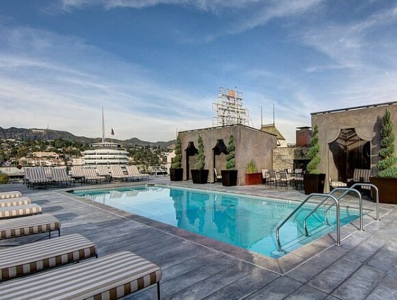 Jack Osbourne a vendu son appartement de Los Angeles, situé dans un immeuble avec piscine, pour 1,2 million de dollars.