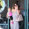 Lisa Osbourne sort d'un cours pour bébés à Los Angeles, avec sa fille aînée Pearl, le 7 août 2013.