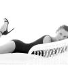 Kate Moss sur le premier visuel de campagne de la campagne Stuart Weitzman