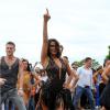 La chanteuse Shy'M et le danseur Chris Marques font le buzz au Sacré Coeur pour la prochaine émission "Danse avec les Stars" à Paris. Le 2 juillet 2013.