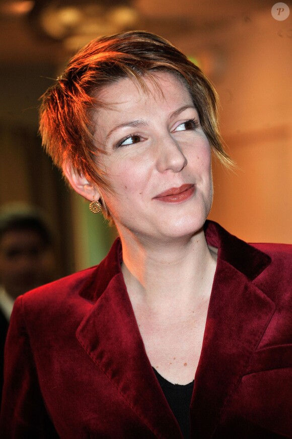 Natacha Polony lors de son intronisation dans la confrérie des vins de Suresnes à l'hôtel de ville de Suresnes, le 18 janvier 2013.