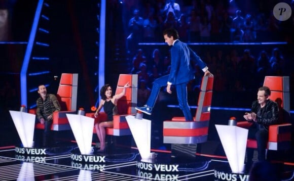 Mika survolté près de Jenifer, Garou et Florent Pagny pendant les tournages de The Voice 3 le 4 novembre 2013.