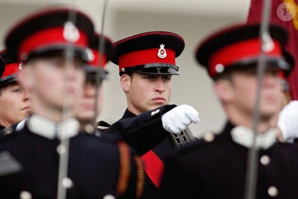 Le prince William lors de la parade marquant la fin de sa formation à l'académie royale militaire de Sandhurst, le 15 décembre 2006