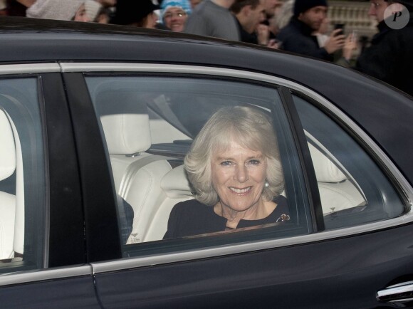 La duchesse Camilla à Buckingham Palace le 18 décembre 2013 pour le déjeuner de Noël en famille offert par la reine Elizabeth II
