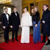Le prince Carl Philip, le prince Daniel, la princesse Victoria, la princesse Madeleine, enceinte, et son mari Christopher O'Neill au Théâtre Oscar à Stockholm le 19 décembre 2013 pour la soirée spéciale en l'honneur des 70 ans de la reine Silvia de Suède.