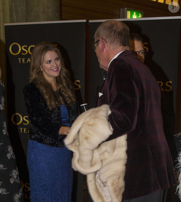 La famille royale se rassemblait au Théâtre Oscar à Stockholm le 19 décembre 2013 pour la soirée spéciale en l'honneur des 70 ans de la reine Silvia de Suède.