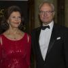 Le roi Carl XVI Gustaf de Suède et la reine Silvia au Théâtre Oscar à Stockholm le 19 décembre 2013 pour la soirée spéciale en l'honneur des 70 ans de la reine.