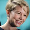 Etre aussi lumineuse que Michelle Williams sur cette photo sans son kit beauté