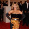 Beyoncé Knowles, littéralement brûlante dans sa tenue Givenchy lors du MET Gala. New York, le 6 mai 2013.