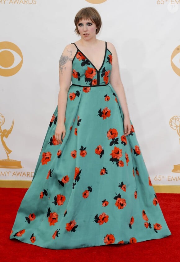 Lena Dunham, en robe florale Prada lors des Emmy Awards 2013 à Los Angeles. Le 22 septembre 2013.