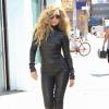 Lady Gaga, vêtue d'une combinaison en cuir Mila Schön en plein été à New York. Le 20 août 2013.