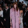 Florence Welch, tout en Miu Miu (collection automne-hiver 2013) sur le tapis rouge du Festival de Cannes. La robe, inspirée de celles de nuit, donne plus envie de dormir que de faire la fête sur la Croisette ! Cannes, le 15 mai 2013.